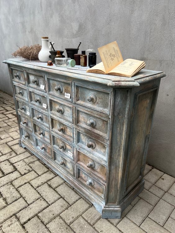 restauro del mobile da farmacia, effetto patina, come fare le patine, novecento paint chalkpaint, pitture gesssose, amanda deni, ceranovecento