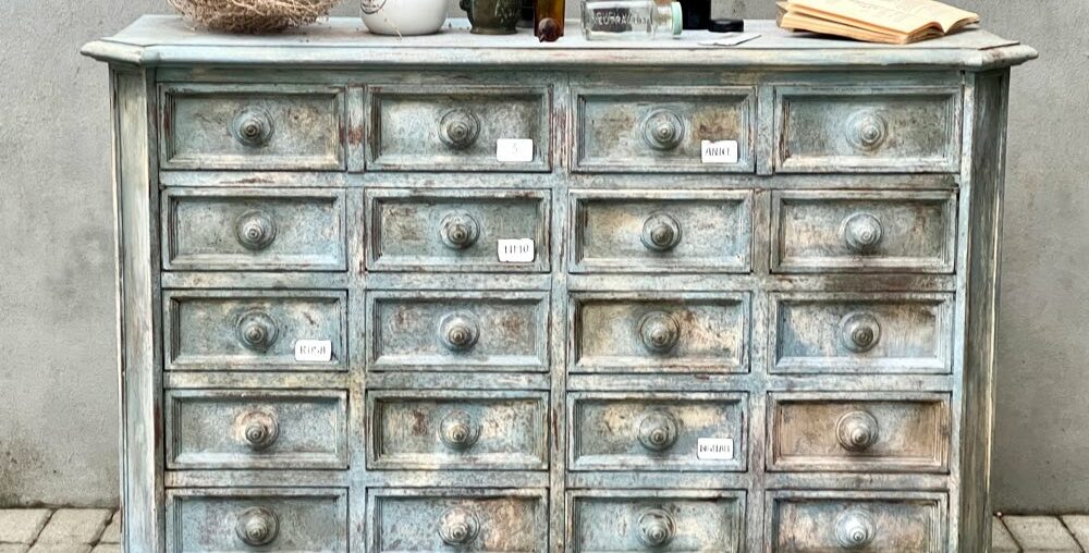 effetto patina antica,restauro del mobile da farmacia, effetto patina, come fare le patine, novecento paint chalkpaint, pitture gessose, amanda deni, ceranovecento